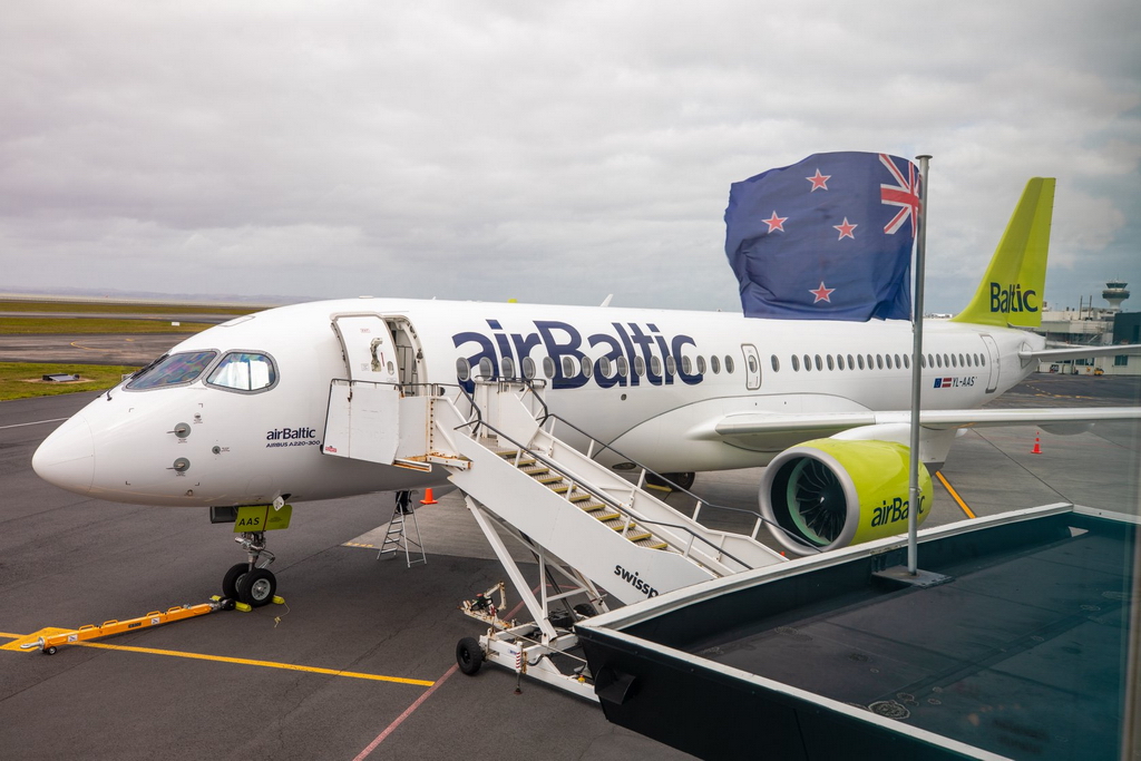 300 220. A220-300 AIRBALTIC. Airbus a220. Airbus a220 AIRBALTIC. Аэробус а 220-300.